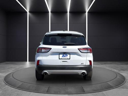 White 2022 Ford Escape SE