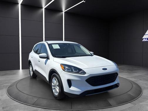 White 2022 Ford Escape SE