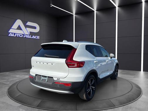 2023 Volvo XC40 B5 Core