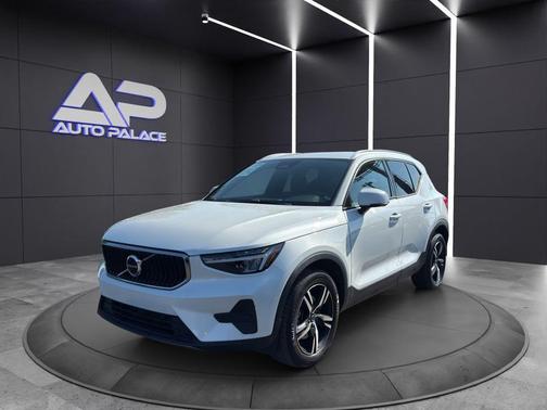 2023 Volvo XC40 B5 Core