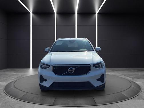 2023 Volvo XC40 B5 Core