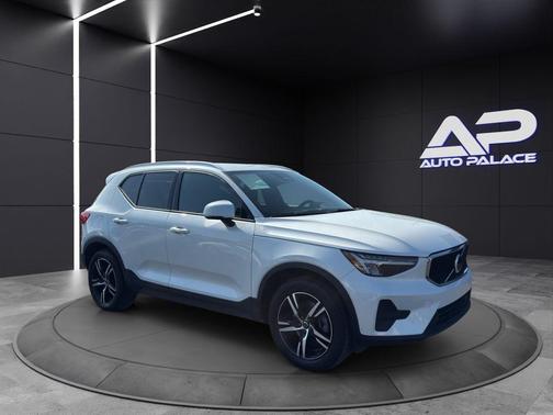 2023 Volvo XC40 B5 Core