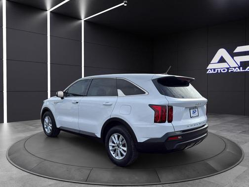 2022 Kia Sorento LX