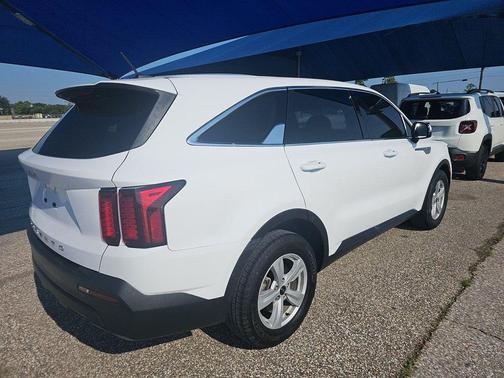 2022 Kia Sorento LX