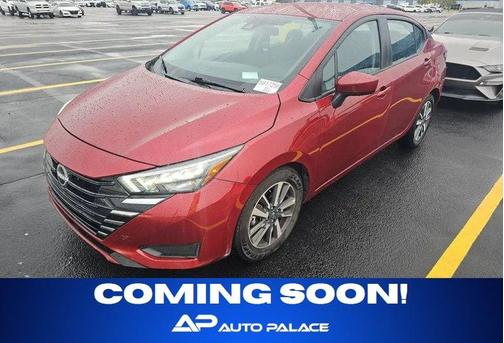 Scarlet Ember 2025 Nissan Versa 1.6 SV