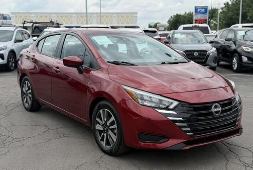 Scarlet Ember 2025 Nissan Versa 1.6 SV