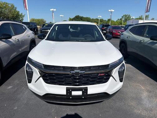 Summit White 2026 Chevrolet Trax 1RS