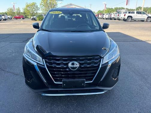 Super Black 2024 Nissan Kicks S