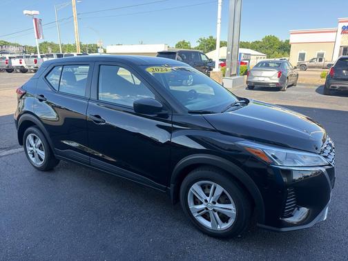 Super Black 2024 Nissan Kicks S