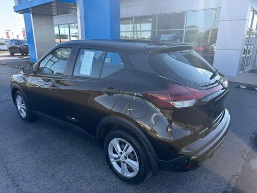 Super Black 2024 Nissan Kicks S