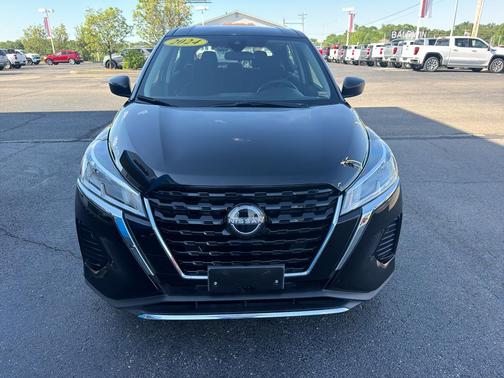 Super Black 2024 Nissan Kicks S