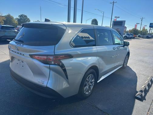 2021 Toyota Sienna XLE