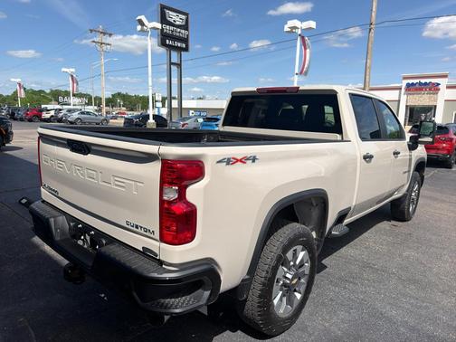 White Sand 2026 Chevrolet Silverado 2500 Custom