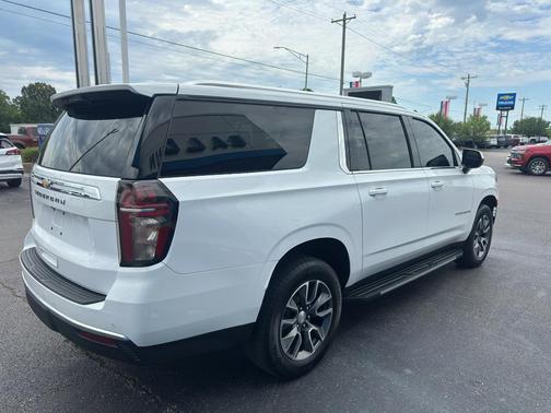 2023 Chevrolet Suburban LS