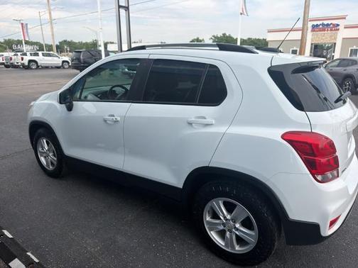 Summit White 2022 Chevrolet Trax LT