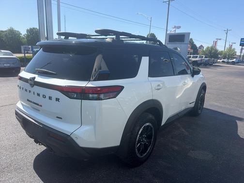 White 2024 Nissan Pathfinder Rock Creek