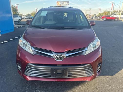 2018 Toyota Sienna XLE