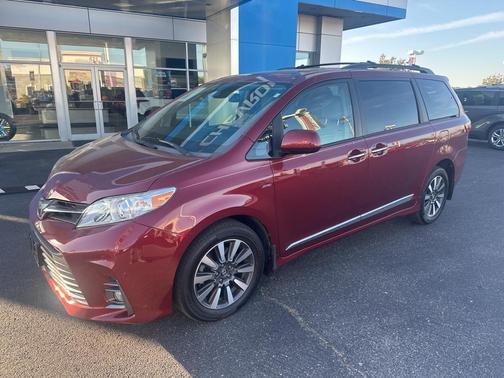 2018 Toyota Sienna XLE