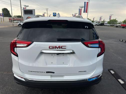2024 GMC Terrain SLT