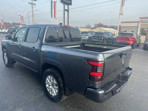 2023 Nissan Frontier SV