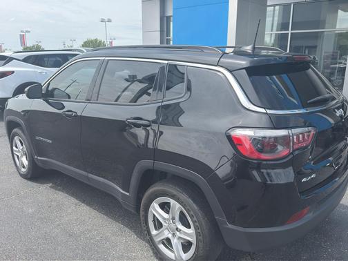 Diamond Black 2023 Jeep Compass Latitude