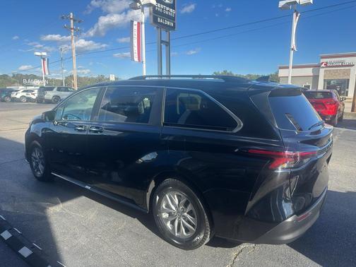 2024 Toyota Sienna XLE