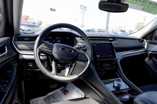 2023 Jeep Grand Cherokee L Laredo 4x4