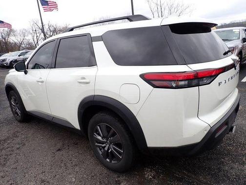 2023 Nissan Pathfinder SV 4WD