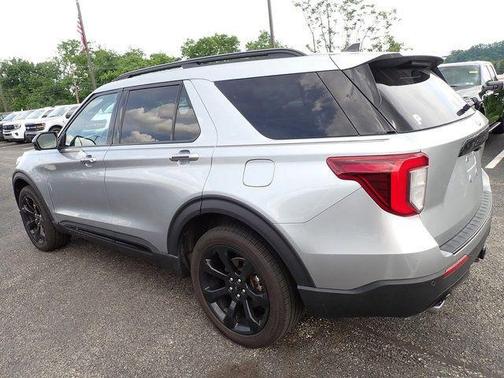 ICONIC SILVER METALLIC 2023 Ford Explorer ST-Line