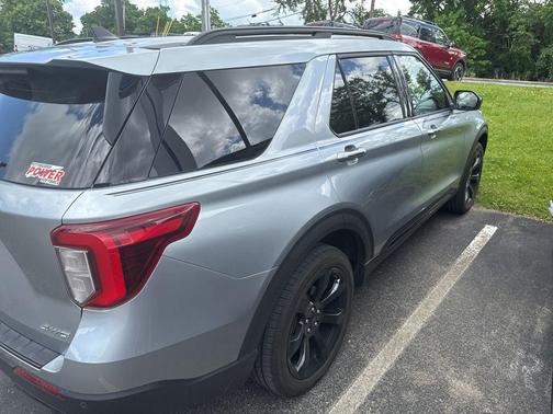 ICONIC SILVER METALLIC 2023 Ford Explorer ST-Line