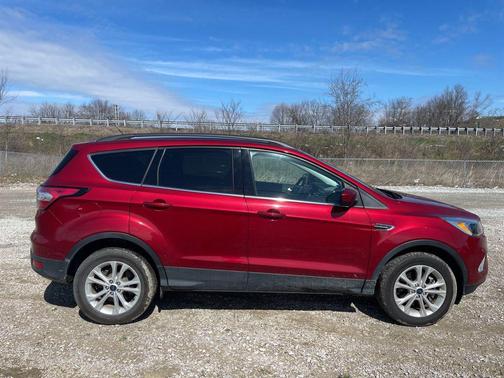 Ruby Red Metallic Tinted Clearcoat 2018 Ford Escape SE