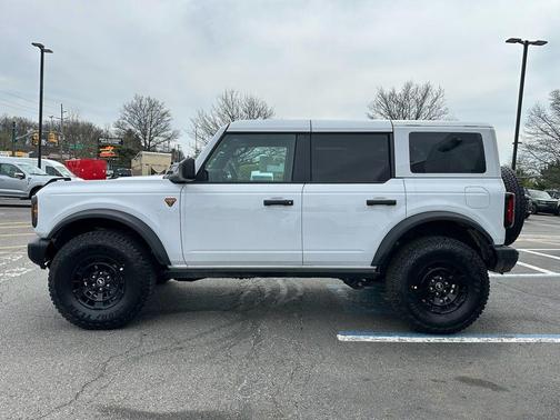 OXFORD WHITE 2026 Ford Bronco Badlands