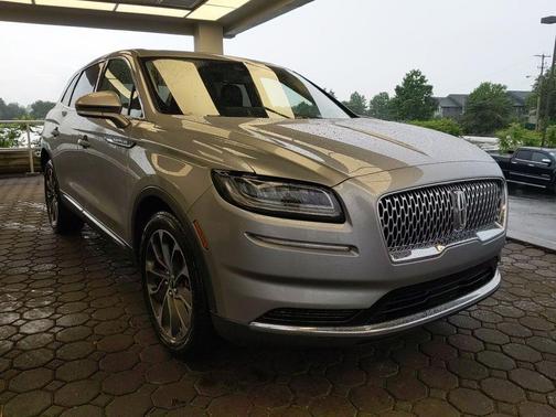 Radiance Metallic 2023 Lincoln Nautilus Reserve