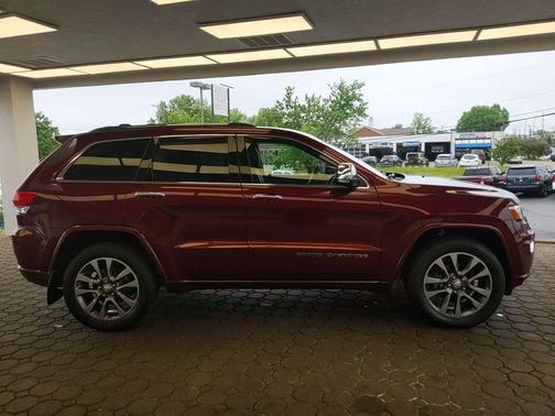 Velvet Red Pearlcoat 2017 Jeep Grand Cherokee Overland