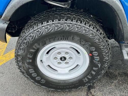 VELOCITY BLUE METALLIC 2026 Ford Bronco Heritage Edition