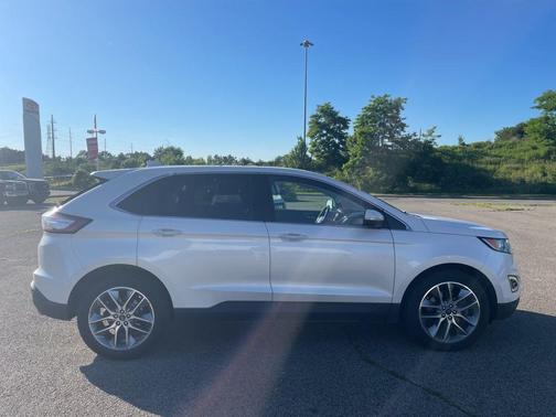 White Platinum Clearcoat Metallic 2017 Ford Edge Titanium