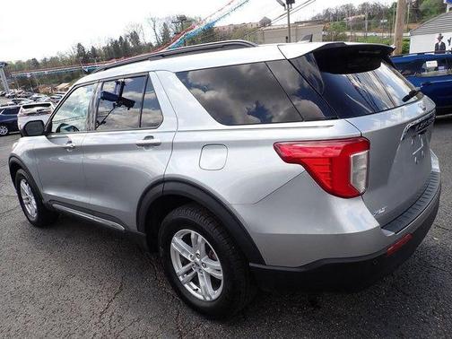 ICONIC SILVER METALLIC 2022 Ford Explorer XLT