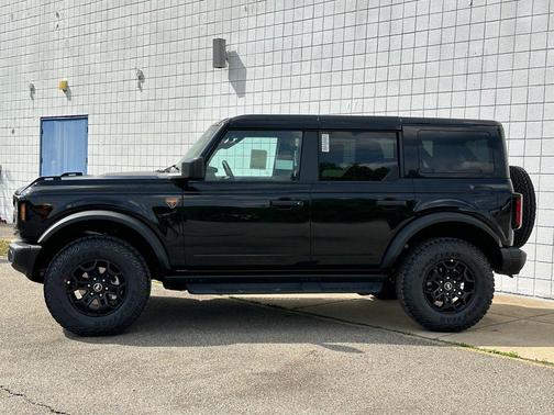 SHADOW BLACK 2026 Ford Bronco Badlands