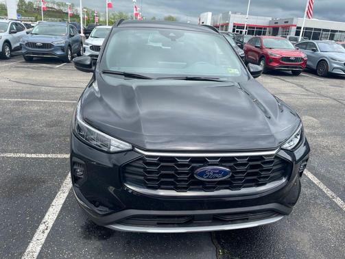 Agate Black Metallic 2025 Ford Escape ST-Line Select