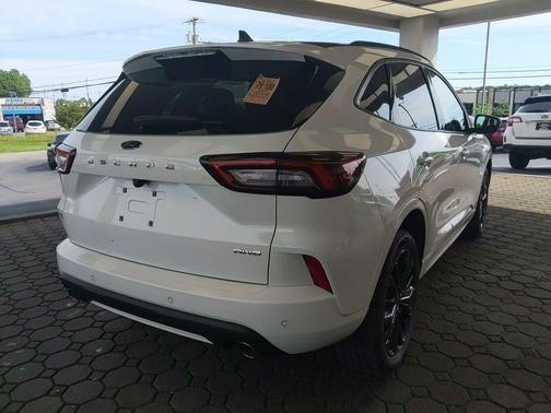 Star White Metallic Tri-Coat 2023 Ford Escape ST-Line Elite