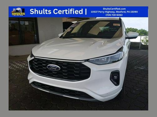 Star White Metallic Tri-Coat 2023 Ford Escape ST-Line Elite