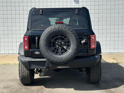 Shadow Black 2026 Ford Bronco Badlands