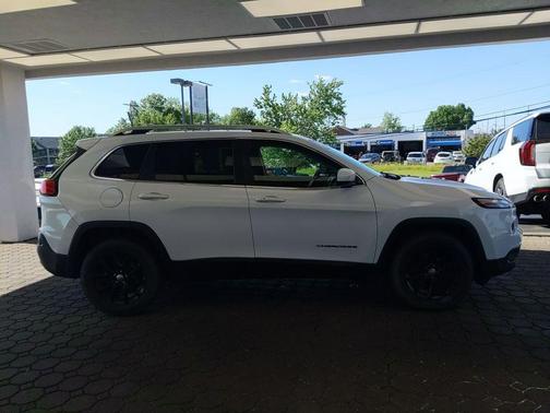 Bright White Clearcoat 2018 Jeep Cherokee Latitude Plus