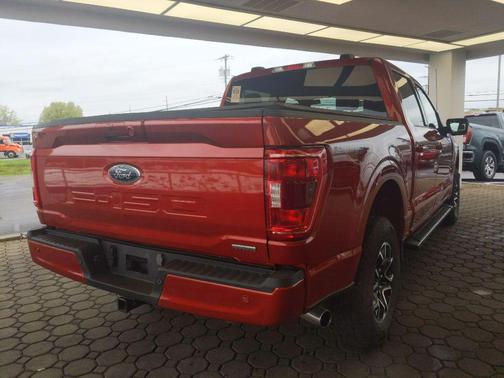 Chili Pepper Red 2023 Ford F-150 XLT