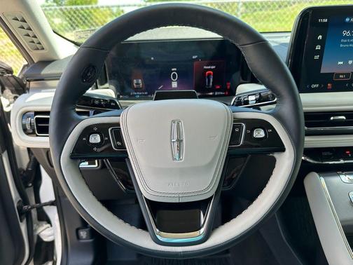 White Metallic 2026 Lincoln Aviator Premiere