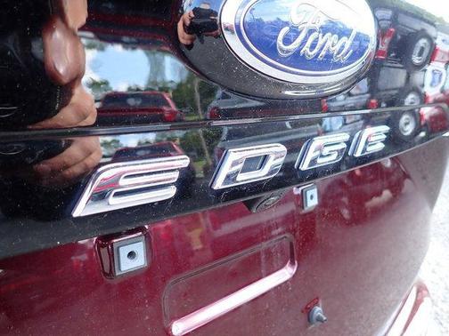 BURGUNDY VELVET MET TINT CC 2024 Ford Edge SEL
