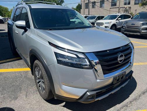 Brilliant Silver Metallic 2023 Nissan Pathfinder SL 4WD