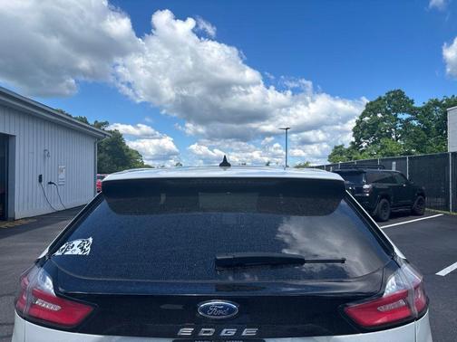 White Metallic 2021 Ford Edge Titanium