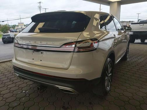 Pearl Metallic 2022 Lincoln Nautilus Standard