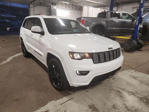 Bright White Clearcoat 2020 Jeep Grand Cherokee Altitude